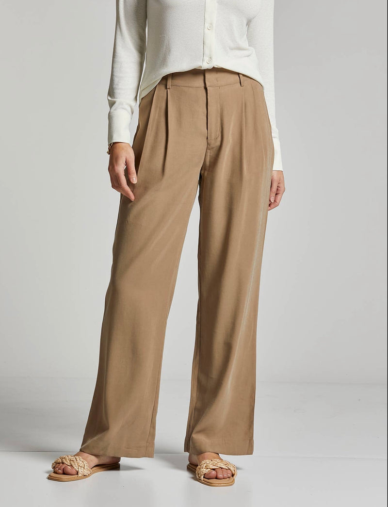 The Essential Pleaded Pant